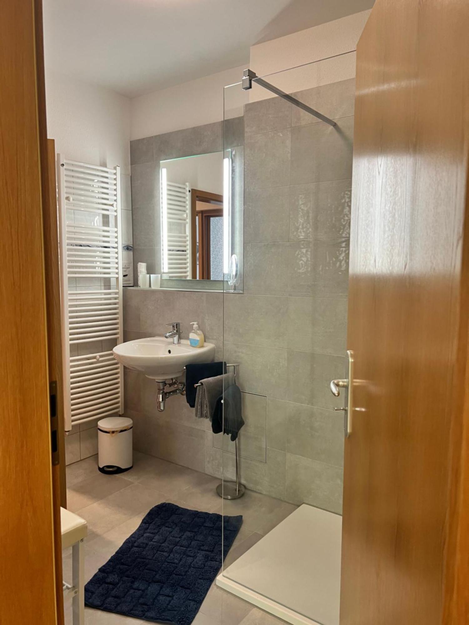 Sehr Schoene Wohnung,Komplett Neu Eingerichtet Limabach - Oberfrohna Extérieur photo